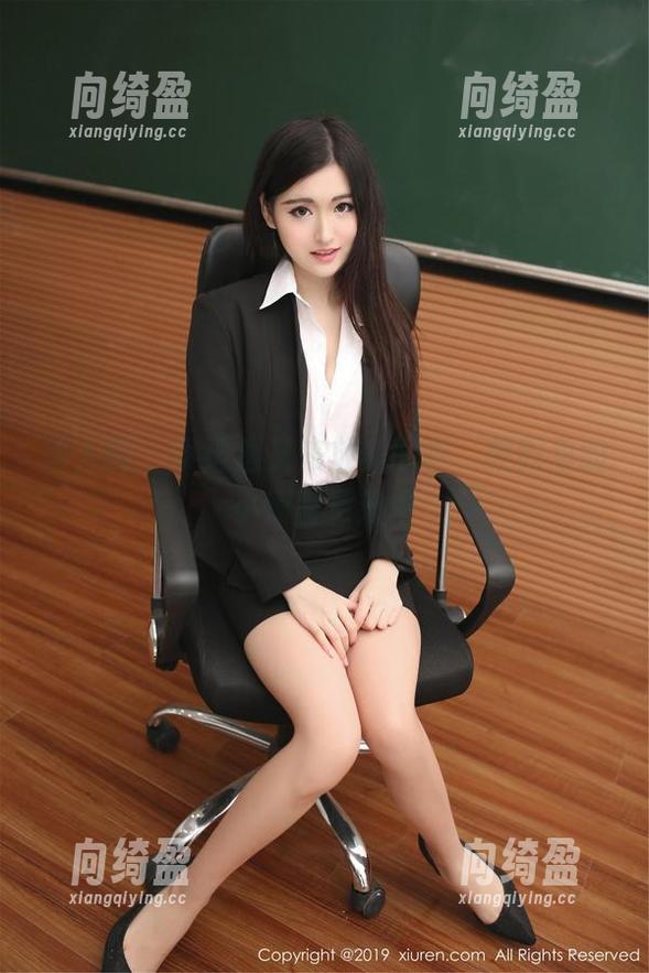 秀人网 - 小逗逗又来放美图啦，校园里的小惊喜更新中