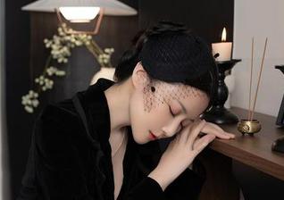 秀人网 – 如果泳衣会说话：美七的私拍图带你见真相