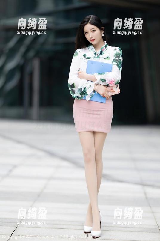 秀人网-肉晴MINI 秀人网 - 精选肉晴MINI女仆图集:意外发现清洁也可以这么惹火!