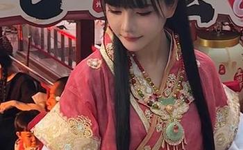 捉住秋山AkI的女友不说,原图里满是小惊喜!