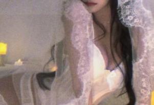 微密圈 – 高清原图福利,看纪念小小v在粉色海洋里自在游玩,不知道她是太喜欢还是太无聊?