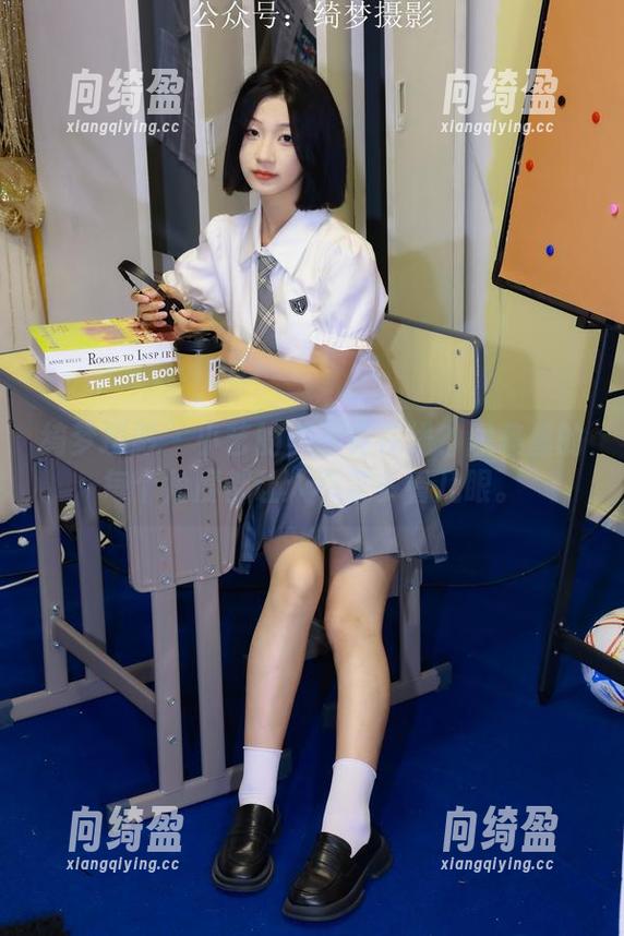 绮梦摄影-小艺 绮梦摄影 - 小艺的美脚真在线?图集里的每个角度都让人不禁多看几眼。