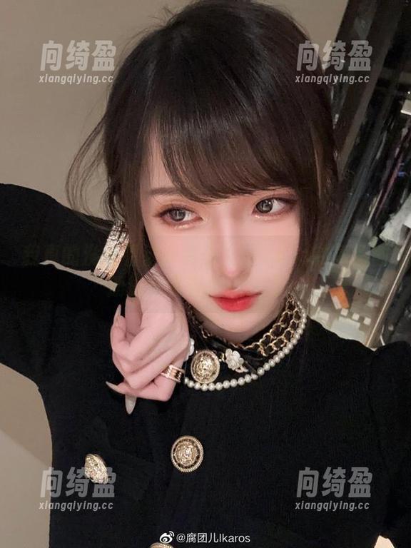 我真的没有看错：腐团儿Ikaros的高清图册连体衣姿势闪瞎了。