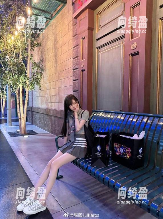 腐团儿Ikaros夏日私拍美图，唉，你说这不是在明目张胆地诱惑嘛？