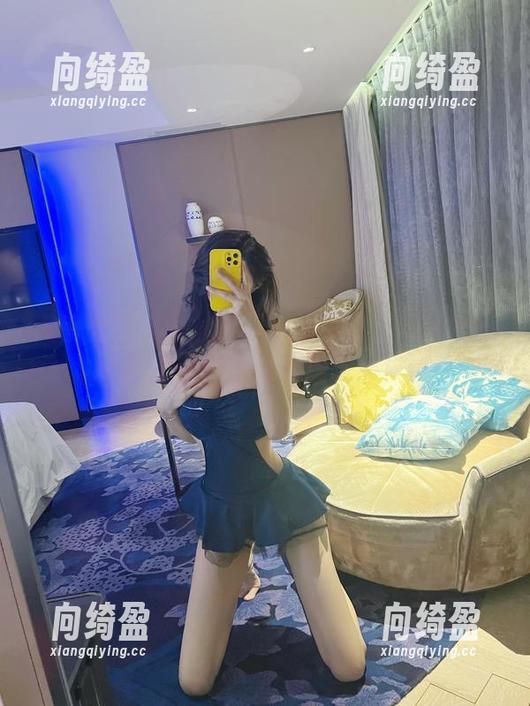 微密圈 - 教室里不仅仅是书本，葛征的私拍资源更值得细细玩味！
