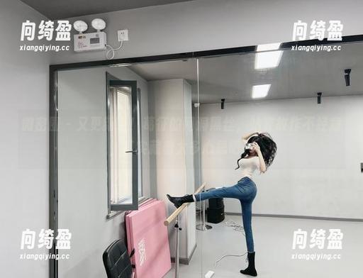 微密圈 - 又更新了！葛征的网洞黑丝，站姿故作不经意，其实藏着太多心思吧？