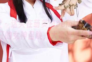 蜜桃社 – 迷失在萌美Moemi图包的眼神,疯狂的女神召唤,大家准备好了吗?