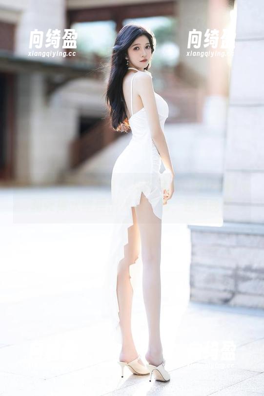 语画界-允儿Claire 语画界 - 图库分享:见证允儿Claire如何和死库水碰撞出火花,咦,这算啥呀