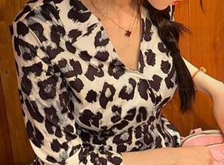 微密圈 – 私拍秀，轩子巨二兔在水手服里的随性姿态，你相信兔子有这么多侧面吗？