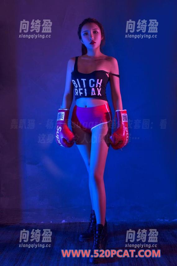轰趴猫 - 杨晨晨sugar的连体衣套图：看这身材，令人心碎的选择…