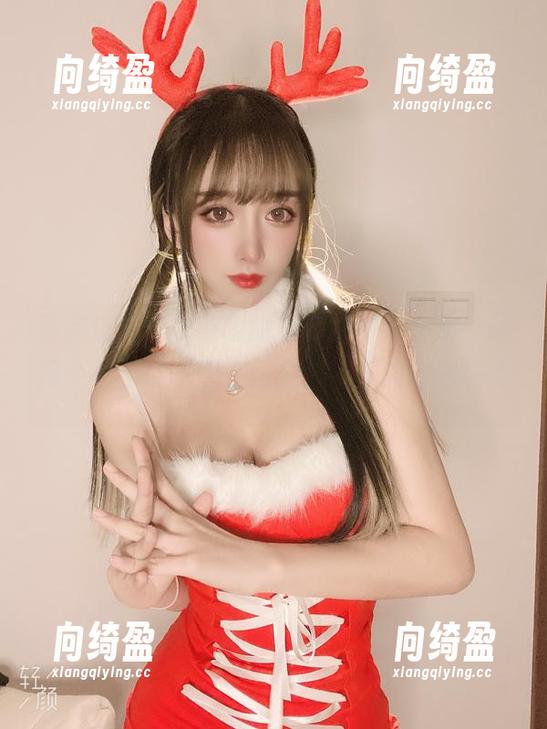 看完过期米线线喵的最新白衬衫合集，脑海中忍不住一直在回放那一抹流畅的线条。