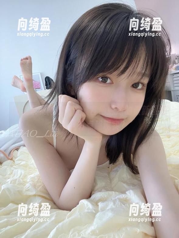 迷之呆梨 迷之呆梨再次出击,吉他妹妹的最新图包是不是有点超现实?