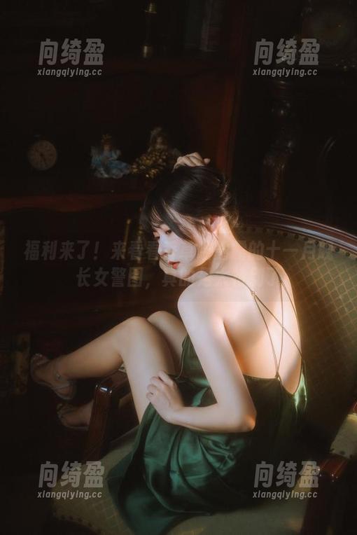 福利来了！来看看香草喵露露的十一月舰长女警图，真的是太特别了