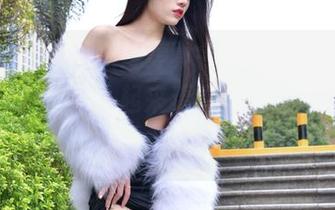魔镜街拍 – 姑娘婷婷真会挑,白色吊带裙和黑丝搭配,一起来看看这个图集,懒得选择,这颜色太搭了。