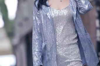 魔镜街拍 – 芝芝蓝色泳衣全集:姐妹们,下载和不下载之间的情感纠葛…